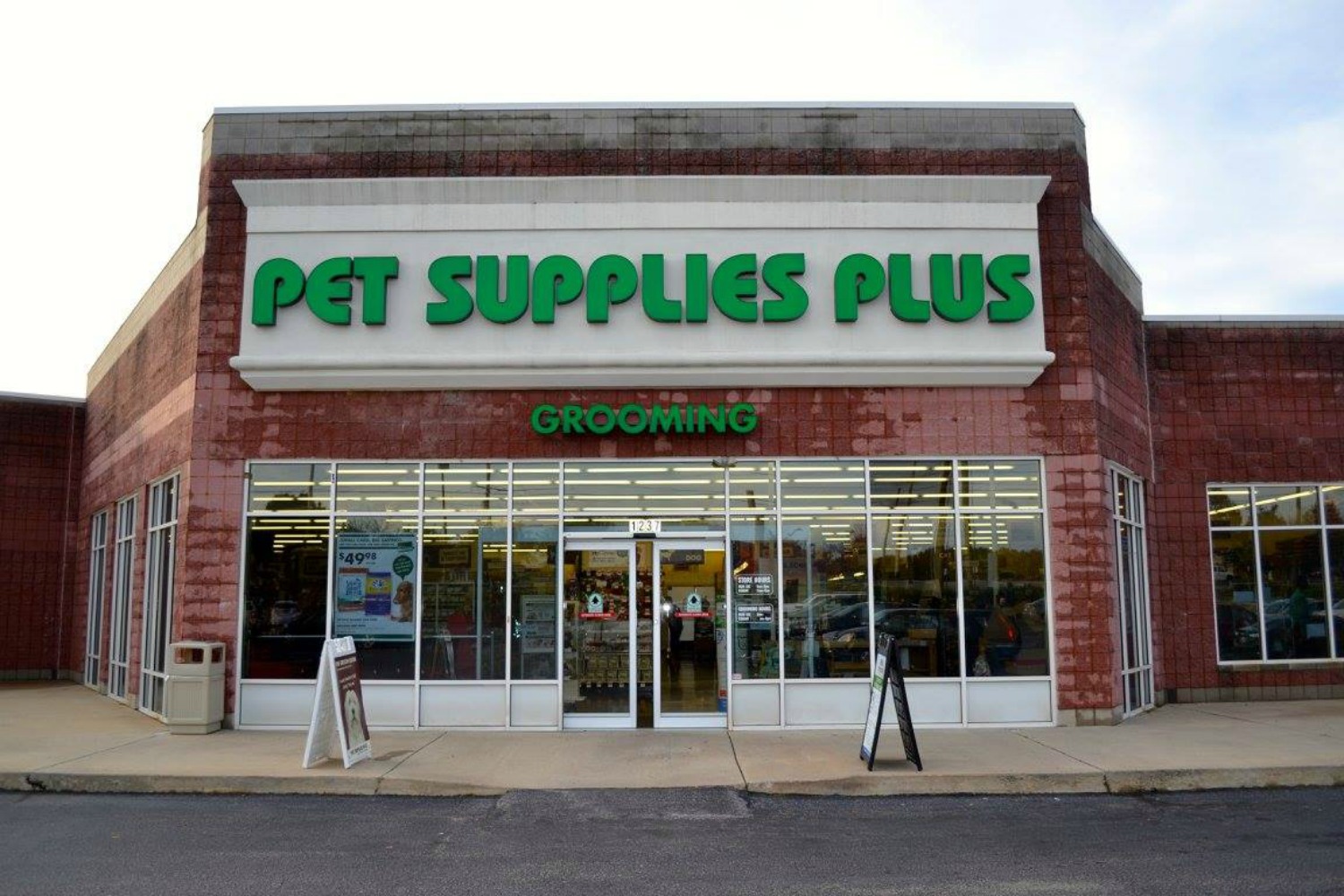 pet supply distributors
